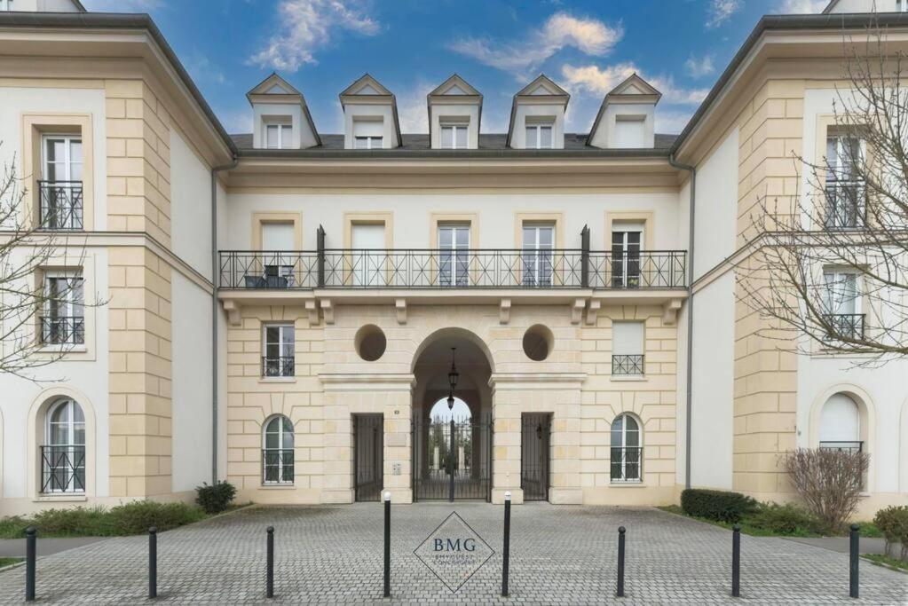 Royal Appartement Disneyland Bmyguest Serris Exterior foto